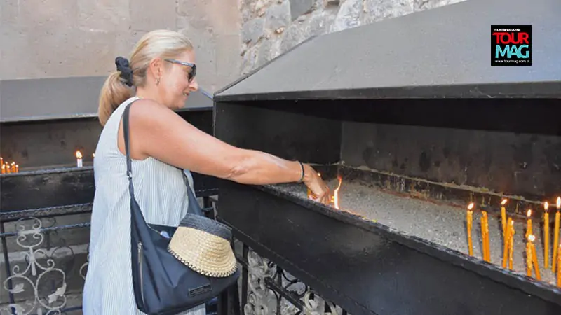 Kültür ve Turizm Bakanlığı’nın özel izniyle yılda bir kez ibadete