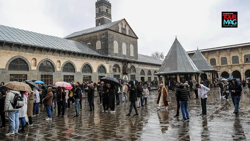 “Medeniyetler şehri” Diyarbakır, Ramazan Bayramı tatilinde turistlere ev sahipliği yapıyor.