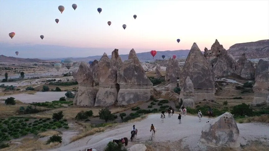 tourmag-kapadokya-balon-turizmi-yagmur-ve-ruzgara-ragmen-ilk-6-ayda