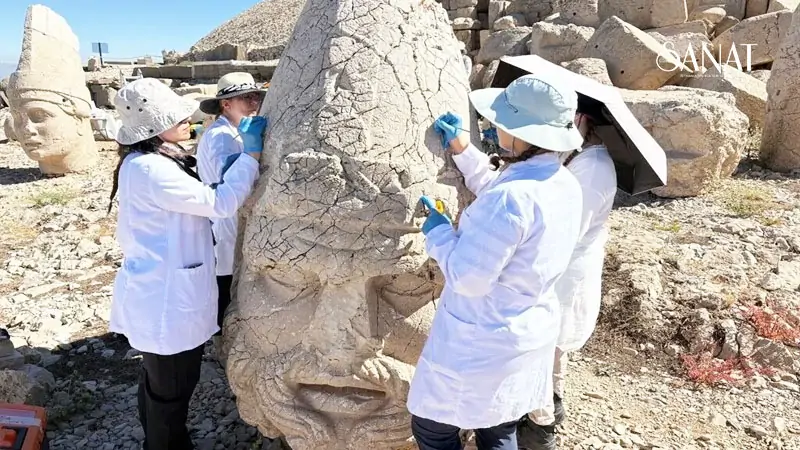 tourmag-unesco-dunya-kultur-mirasi-listesinde-yer-alan-nemrut-dagindaki-yaklasik