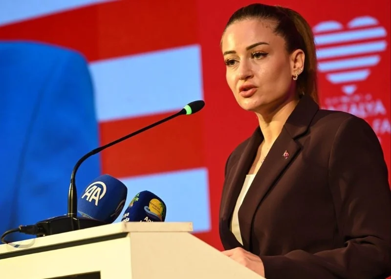 Antalya Büyükşehir Belediyesi Başkan Vekili Büşra Özdemir Tourmag tourmag-antalya-buyuksehir-belediyesi-baskan-vekili-busra-ozdemir