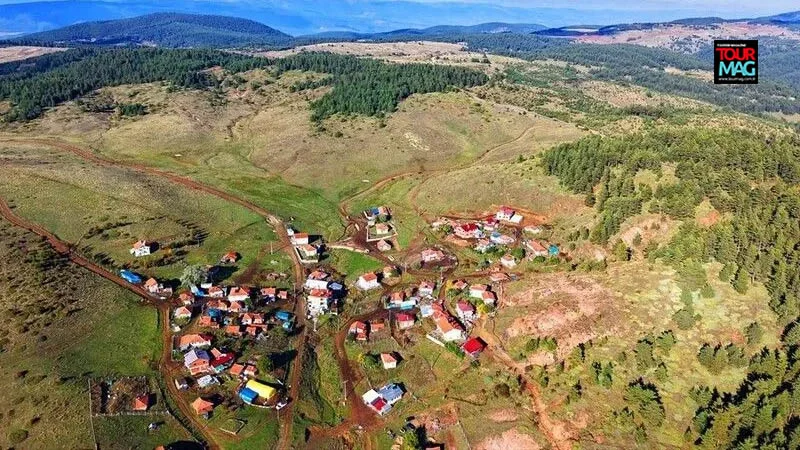 Çankırı’nın Yapraklı ilçesinde bulunan Yapraklı Yaylası ’nda ağaçların sonbahar renklerine